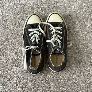 SOLD 💌 Black Converse